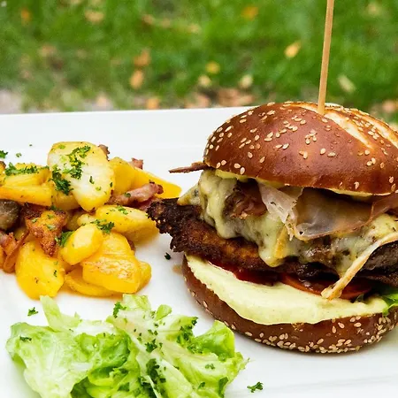 ホテル Logis Restaurant De La Poste Et De Montagne ル・ボノム