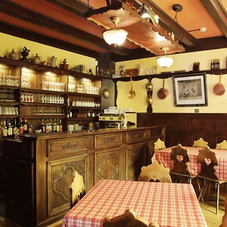 ホテル Logis Restaurant De La Poste Et De Montagne ル・ボノム