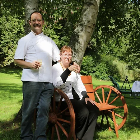 Logis Restaurant De La Poste Et De Montagne ル・ボノム