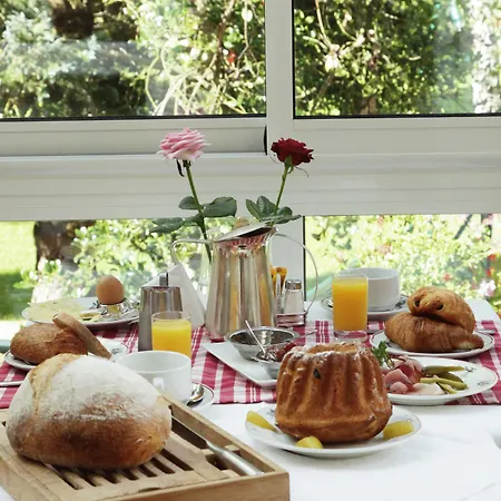 Logis Restaurant De La Poste Et De Montagne 르본옴므