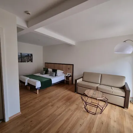 Logis Restaurant De La Poste Et De Montagne ホテル 3*