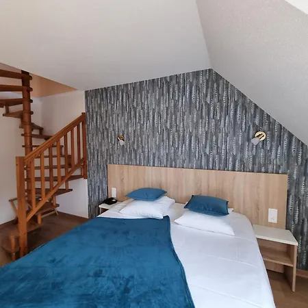 Logis Restaurant De La Poste Et De Montagne ホテル 3*