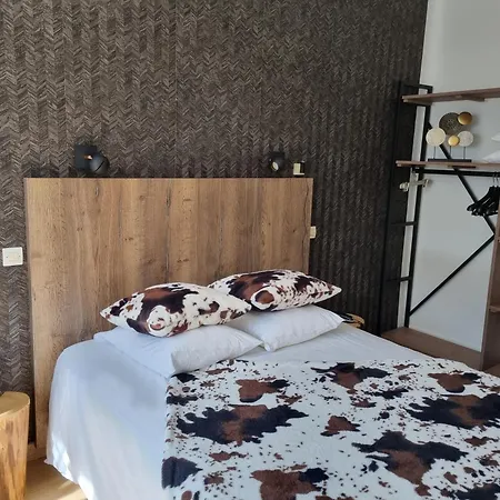 Logis Restaurant De La Poste Et De Montagne ホテル 3*