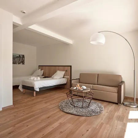 Logis Restaurant De La Poste Et De Montagne ホテル