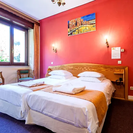 Logis Restaurant De La Poste Et De Montagne 3*