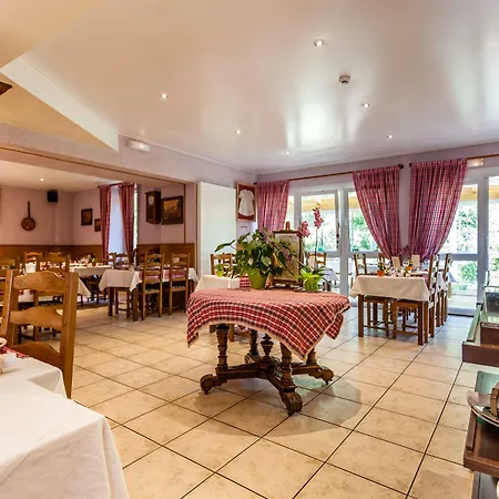 Logis Restaurant De La Poste Et De Montagne ホテル 3*