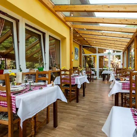 Logis Restaurant De La Poste Et De Montagne 3*