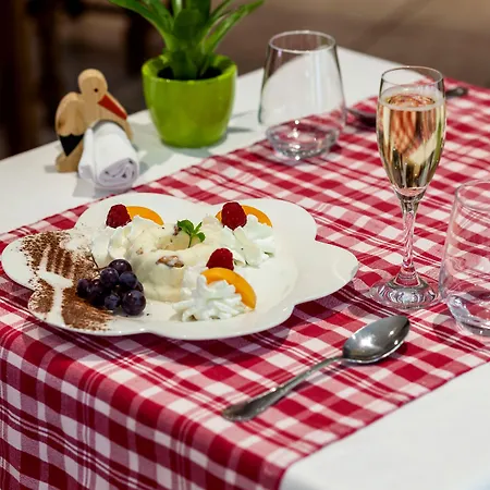 Otel Logis Restaurant De La Poste Et De Montagne 3*