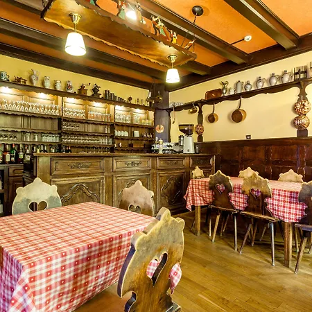 Logis Restaurant De La Poste Et De Montagne Otel 3*