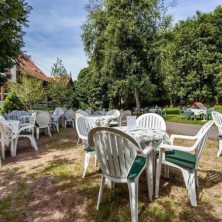 Logis Restaurant De La Poste Et De Montagne ホテル ル・ボノム