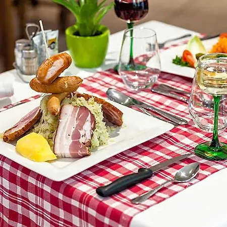 酒店 Logis Restaurant De La Poste Et De Montagne 3*
