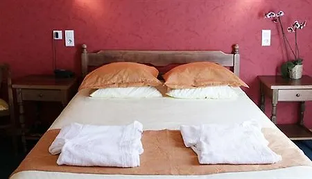 호텔 Logis Restaurant De La Poste Et De Montagne 3*