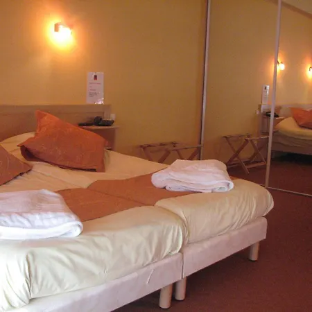 Logis Restaurant De La Poste Et De Montagne 3* 르본옴므