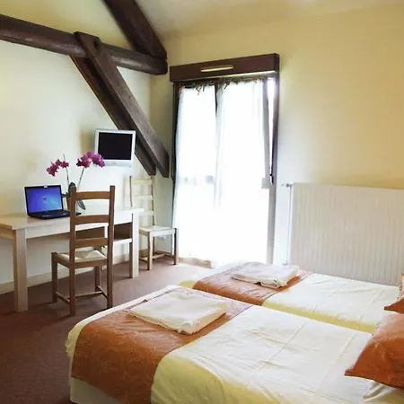 ホテル Logis Restaurant De La Poste Et De Montagne 3*