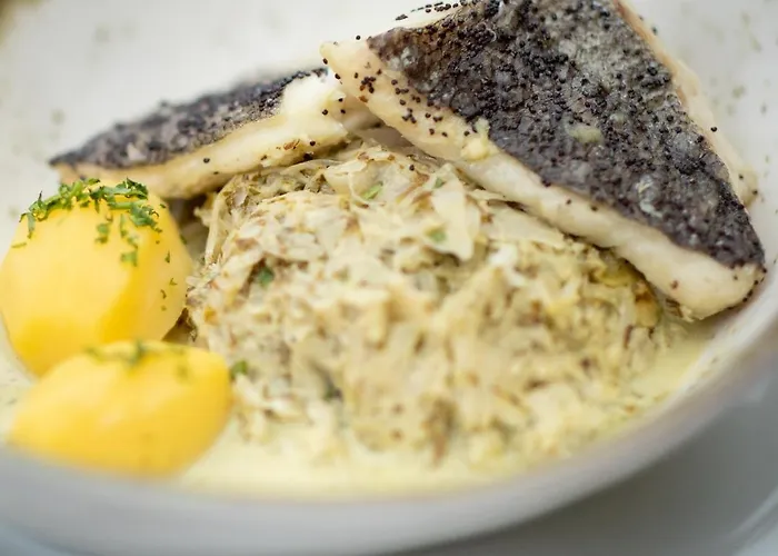 Hotel Logis Restaurant De La Poste Et De Montagne 3*