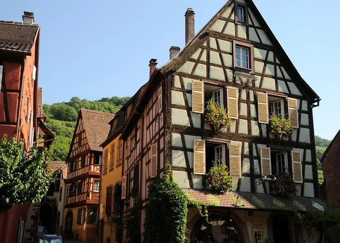 Hotel Logis Restaurant De La Poste Et De Montagne 3*