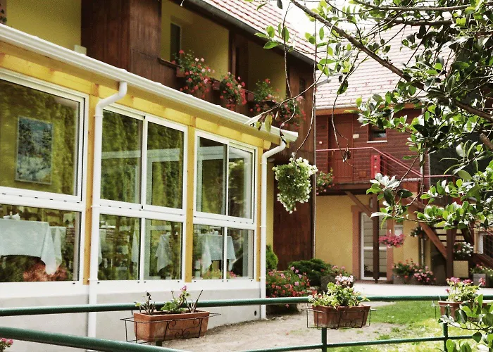 Logis Restaurant De La Poste Et De Montagne