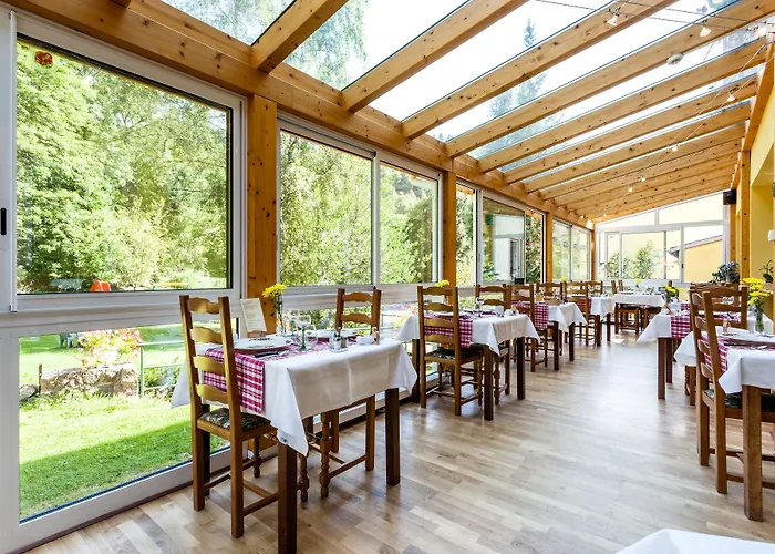 Hotel Logis Restaurant De La Poste Et De Montagne 3*