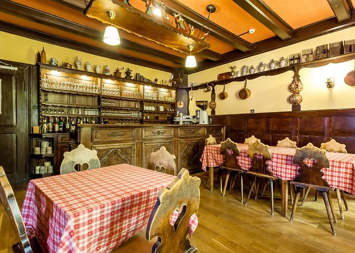 Logis Restaurant De La Poste Et De Montagne Hotel 3*