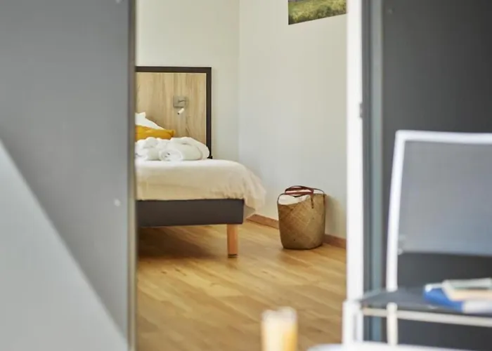 Hotel Logis Restaurant De La Poste Et De Montagne 3*