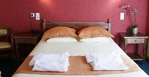 Hotel Logis Restaurant De La Poste Et De Montagne 3*