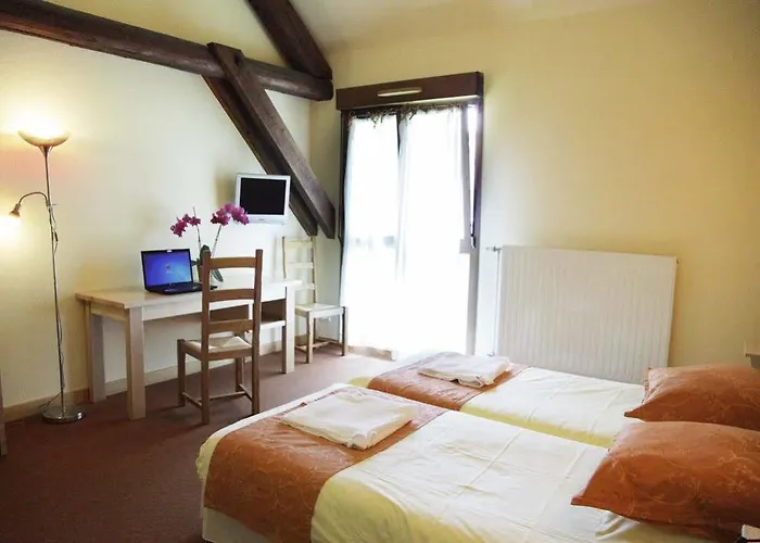 Hotel Logis Restaurant De La Poste Et De Montagne 3*